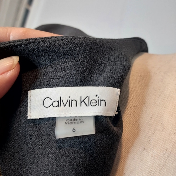 Calvin Klein Knee Length Flutter Flounce Sleeve Gray Dress, 6 - Picture 4 of 7